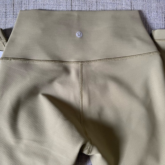 NWT Lululemon leggings - Picture 4 of 5